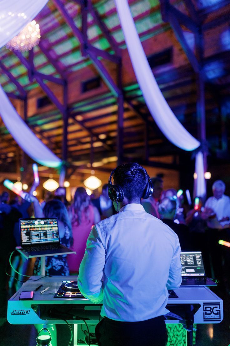 DJ
